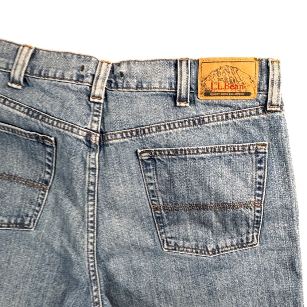 LL Bean Natural Fit Jeans Men 35x28 Light Wash Straight Leg Cotton Denim
